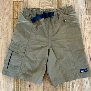 Patagonia kids Outdoor Everyday Shorts, Mojave Kha, size medium